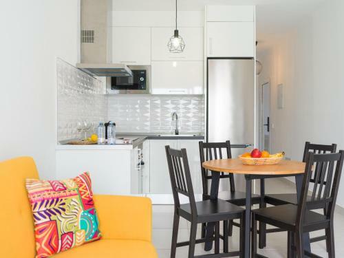 Moderno Apartamento Con Piscina En Costa Teguise