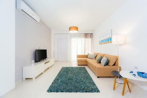 Luxurious 2 Bedroom Apartment Near The Beach