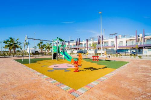 Luxurious 2 Bedroom Apartment Near The Beach