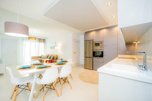 Luxurious 2 Bedroom Apartment Near The Beach
