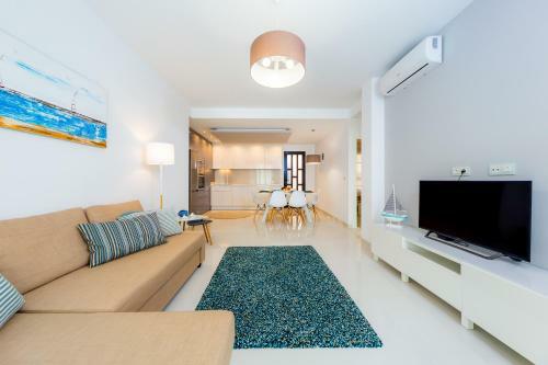 Luxurious 2 Bedroom Apartment Near The Beach