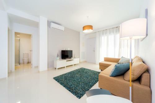 Luxurious 2 Bedroom Apartment Near The Beach