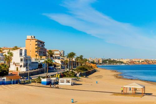 Luxurious 2 Bedroom Apartment Near The Beach
