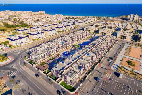 Luxurious 2 Bedroom Apartment Near The Beach