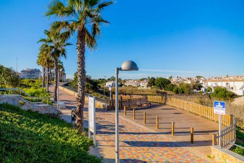 Luxurious 2 Bedroom Apartment Near The Beach