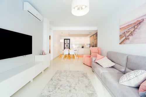 Luxurious 2 Bedroom Apartment Near The Beach