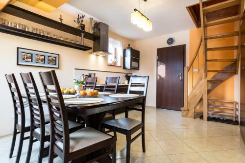 Apartament Pomara?czowy Z Basenem I Saun?