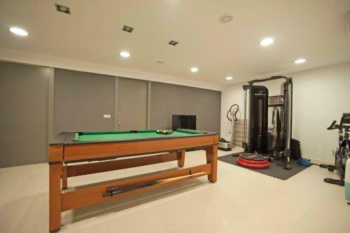 Majestic 5 Bedroom Villa With Pool And Sea Front