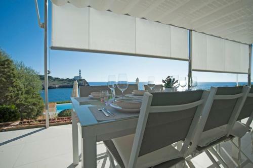 Majestic 5 Bedroom Villa With Pool And Sea Front