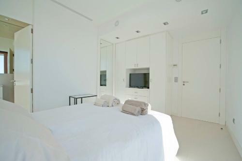 Majestic 5 Bedroom Villa With Pool And Sea Front