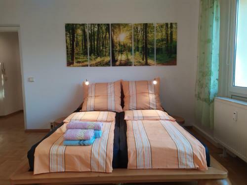 Helles Apartment Mit Balkon Am Gro�en Garten Nahe Stadtzentrum