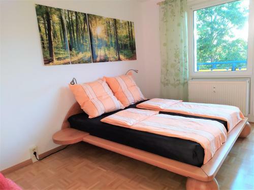 Helles Apartment Mit Balkon Am Gro�en Garten Nahe Stadtzentrum