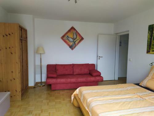 Helles Apartment Mit Balkon Am Gro�en Garten Nahe Stadtzentrum