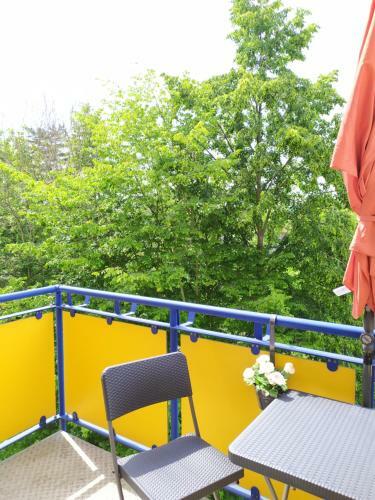 Helles Apartment Mit Balkon Am Gro�en Garten Nahe Stadtzentrum