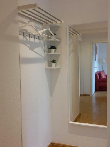 Helles Apartment Mit Balkon Am Gro�en Garten Nahe Stadtzentrum