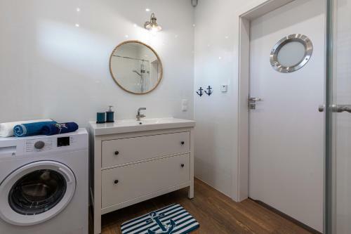 Amare Apartments B2