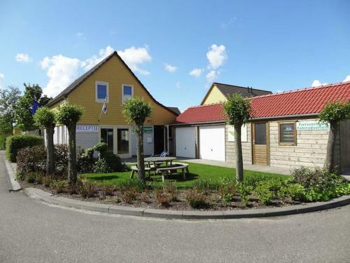 Holiday Home Villapark De Oesterbaaii