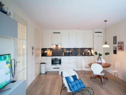 Short Stay Beach Apartment II