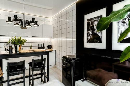 Apartament Black