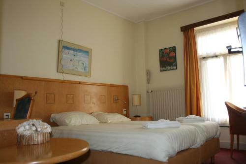 Hotel 2000