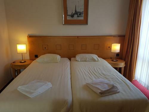 Hotel 2000
