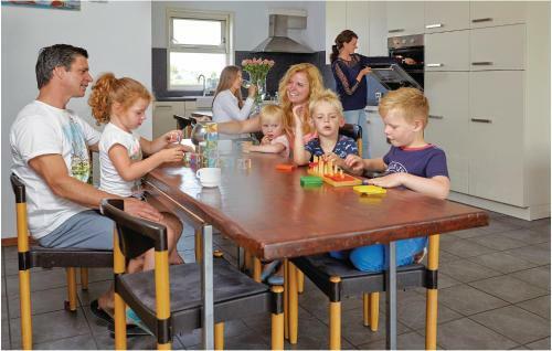 Holiday Home Hippolytushoef