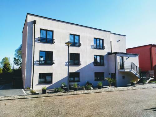 Pokoje Go?cinne Domki Apartamenty Awer