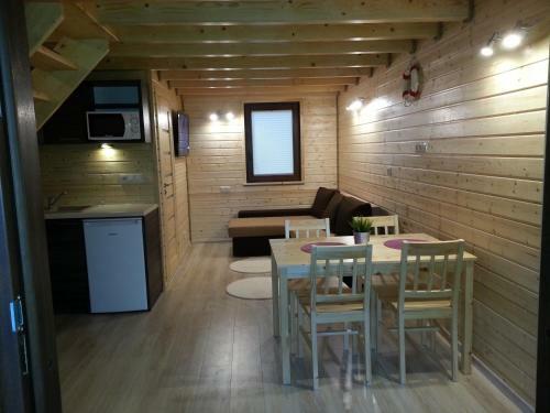 Pokoje Go?cinne Domki Apartamenty Awer