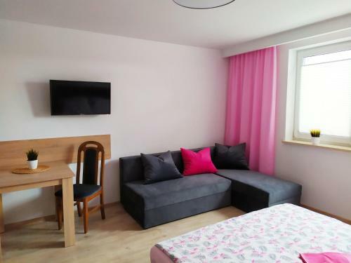 Pokoje Go?cinne Domki Apartamenty Awer