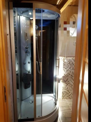 Pokoje Go?cinne Domki Apartamenty Awer