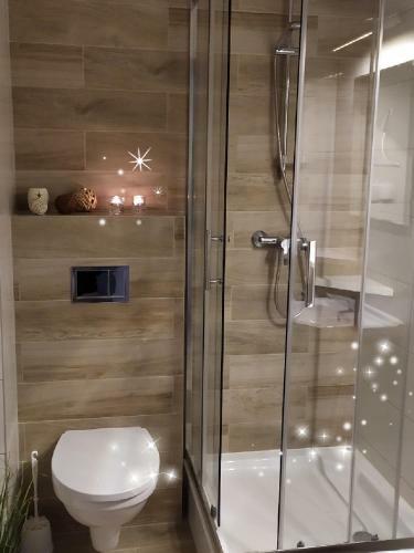 Pokoje Go?cinne Domki Apartamenty Awer