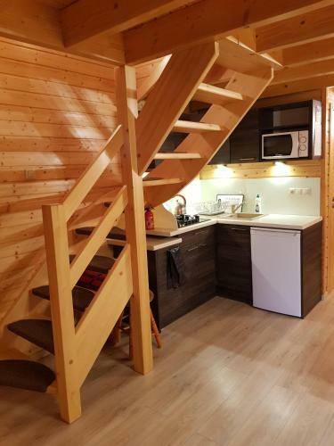 Pokoje Go?cinne Domki Apartamenty Awer
