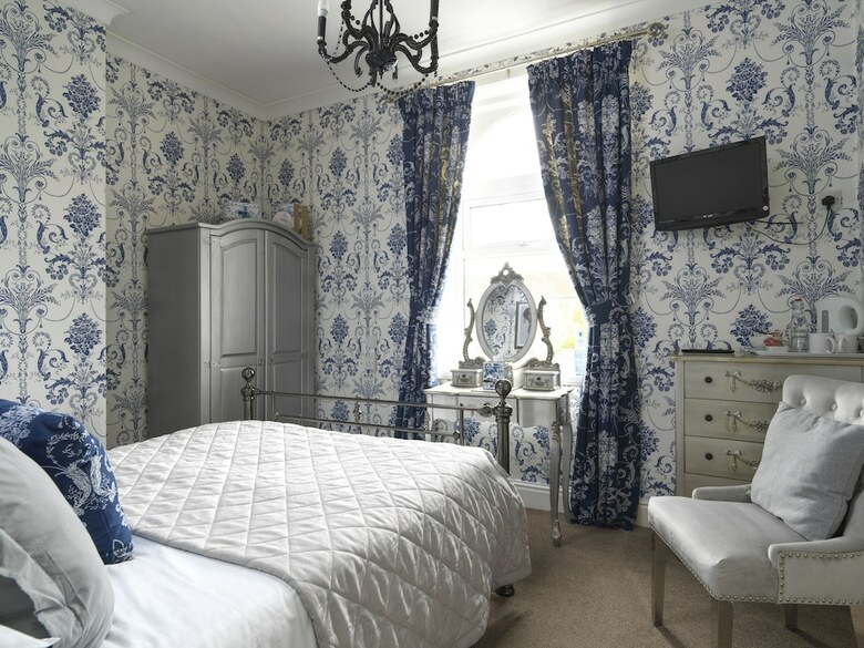 Hostal Howarth House