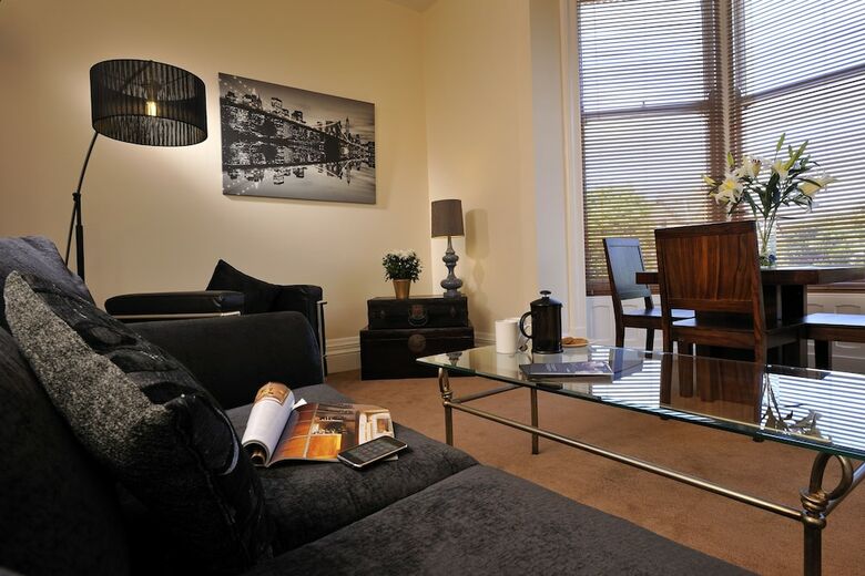 Hostal Howarth House