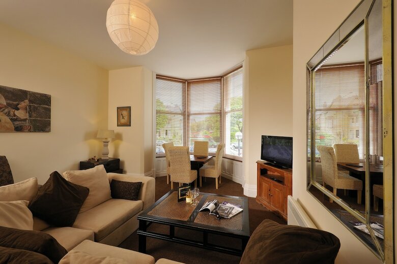 Hostal Howarth House