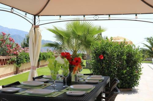 Exceptional Costa Del Sol Villa For 8, Hi Spec, Tranquil Setting, Amazing Views. Heated Pool.