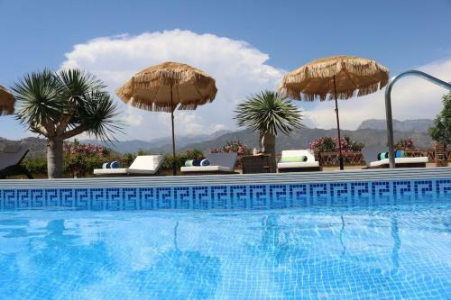 Exceptional Costa Del Sol Villa For 8, Hi Spec, Tranquil Setting, Amazing Views. Heated Pool.