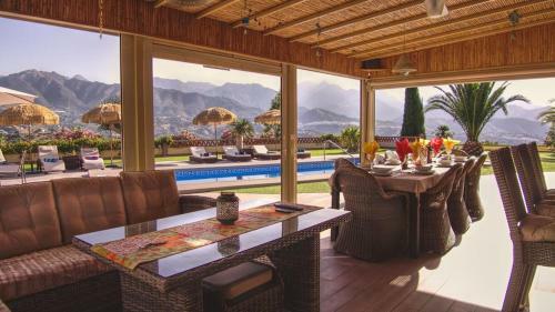 Exceptional Costa Del Sol Villa For 8, Hi Spec, Tranquil Setting, Amazing Views. Heated Pool.