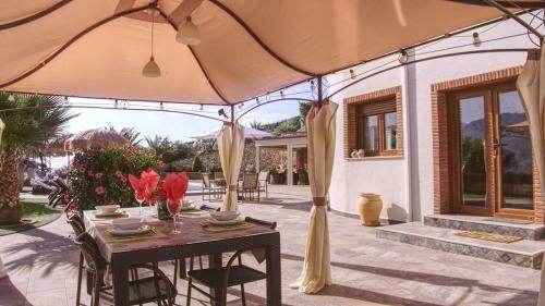 Exceptional Costa Del Sol Villa For 8, Hi Spec, Tranquil Setting, Amazing Views. Heated Pool.