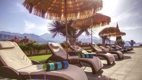 Exceptional Costa Del Sol Villa For 8, Hi Spec, Tranquil Setting, Amazing Views. Heated Pool.