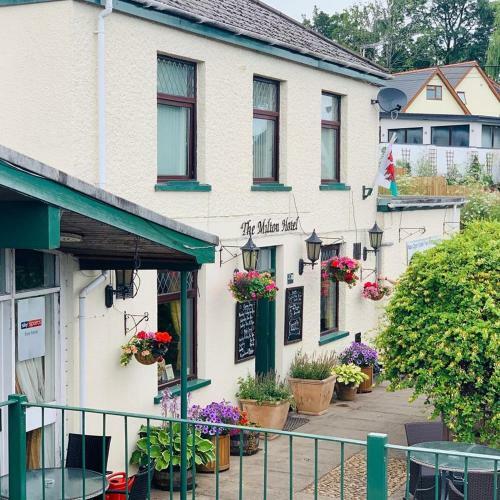 Hostal The Milton Hotel