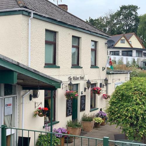 Hostal The Milton Hotel