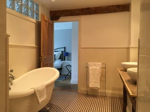 Stoneleigh Barn Bed And Breakfast