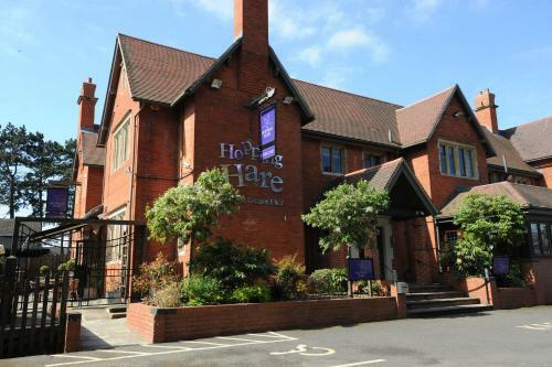 Hotel Hopping Hare