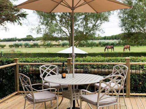 1 Luckington Stables