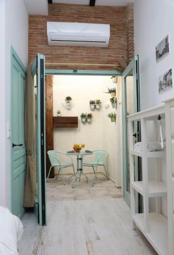 Vintage Loft Apartment Beach, Private Terrace Wifi