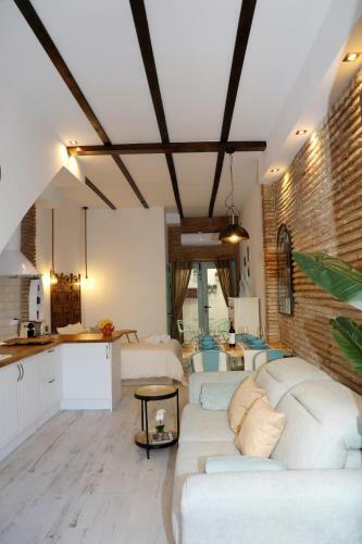 Vintage Loft Apartment Beach, Private Terrace Wifi