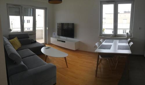 Apartament F&j #35