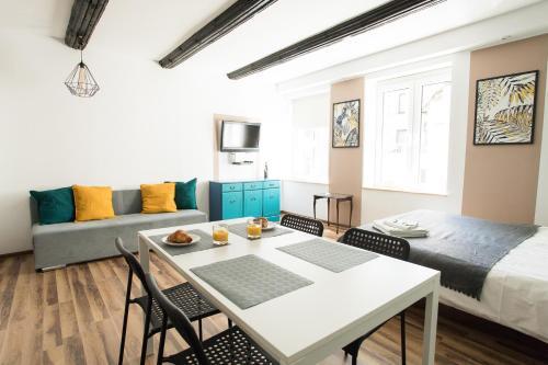 Apartamento Old Town Studio (b)