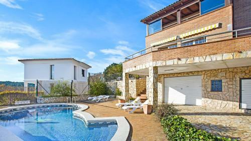 Villa Sotet